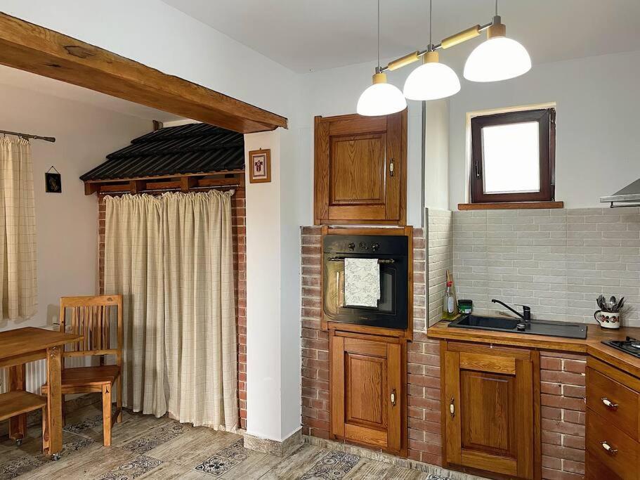Отель Casa La Doi Nuci Bradet  Экстерьер фото