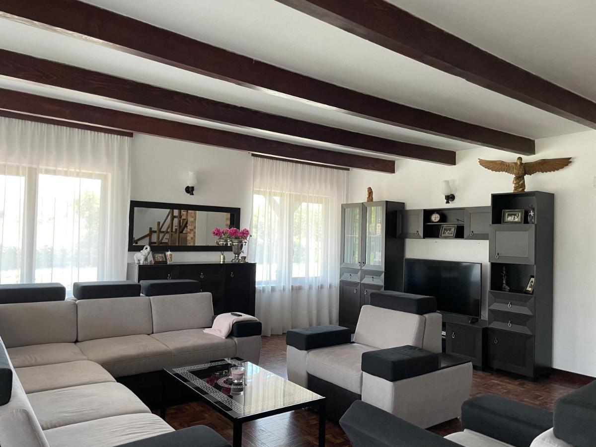 Отель Casa La Doi Nuci Bradet  Экстерьер фото