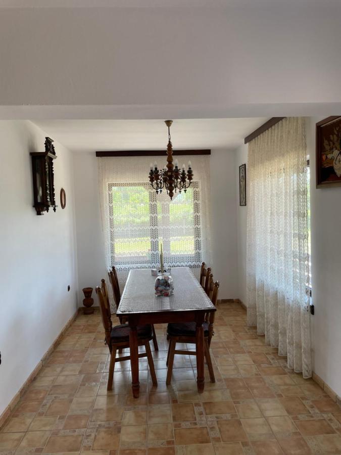 Отель Casa La Doi Nuci Bradet  Экстерьер фото